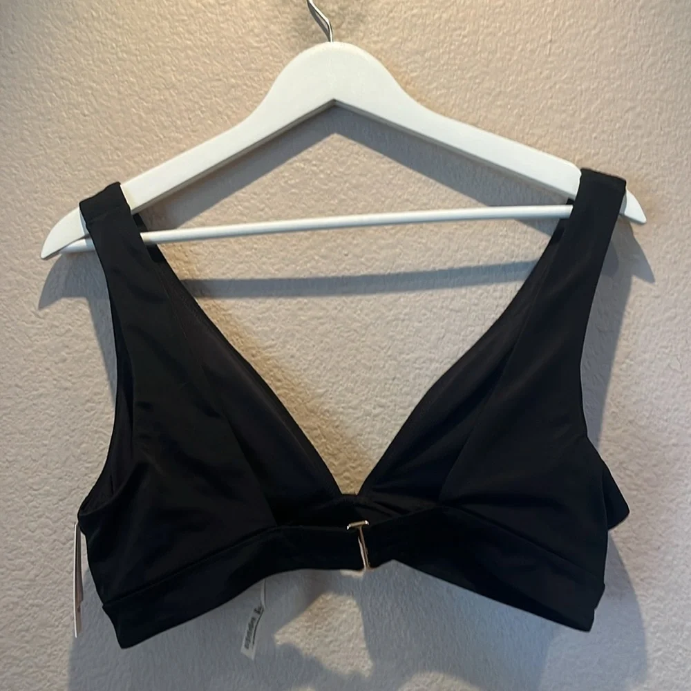 VICTORIA'S SECRET SWIM Women’s Essential Plunge Bikini Top Black Large